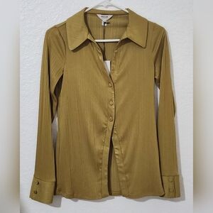 River Island Women's NWT Green Long Sleeve Plissé Slinky Shirt.  Size US 4